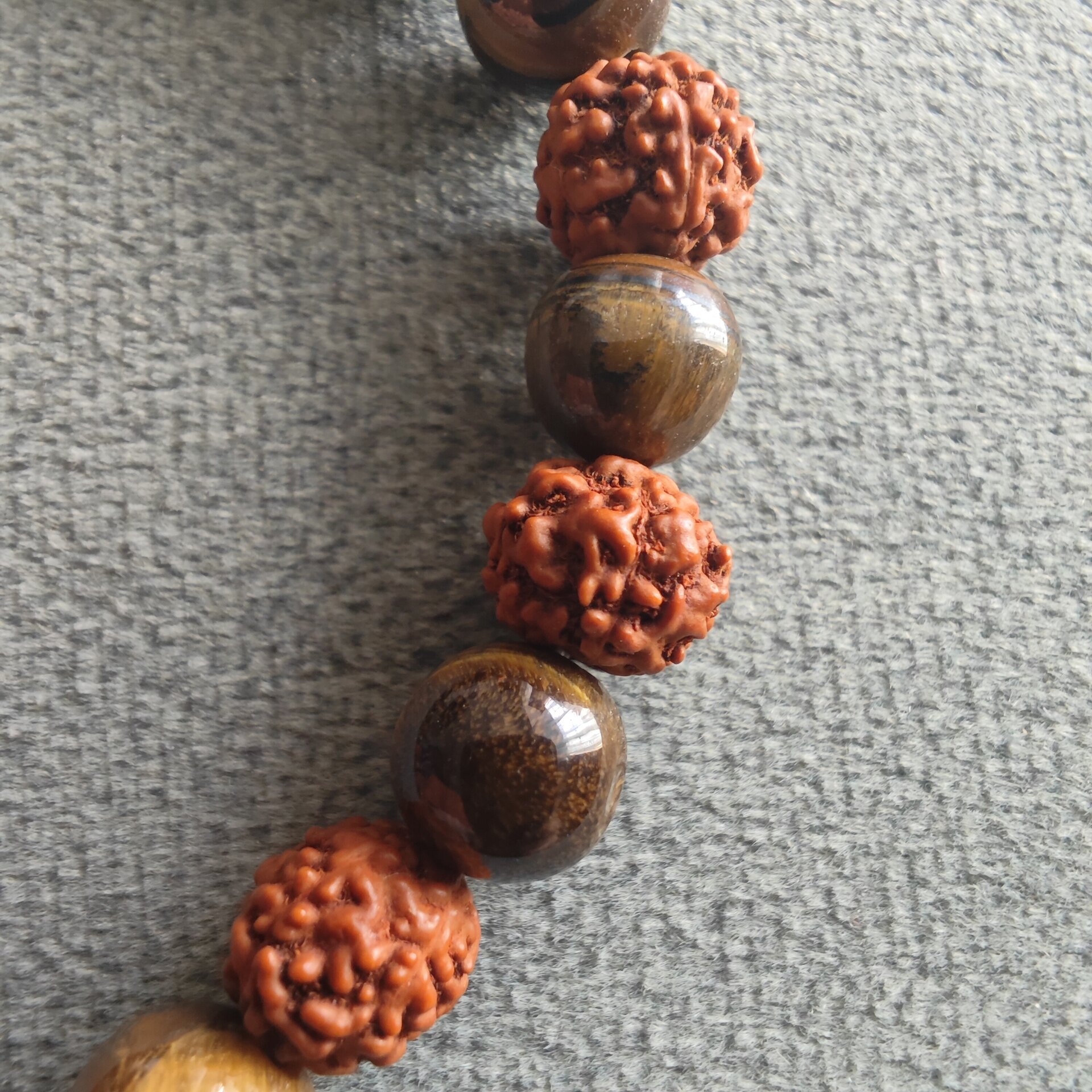 Pulsera de Semilla de Rudraska y Ojo de Tigre - 2